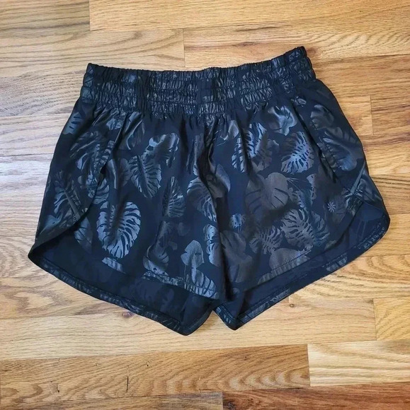 Athleta Racer Run Palm Print Black Active Wear Shorts(XS) - Picture 3 of 11